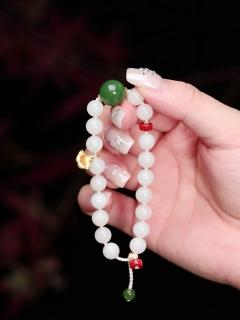 羊脂白玉为何越戴越润?天然和田玉的呼吸感秘密💡